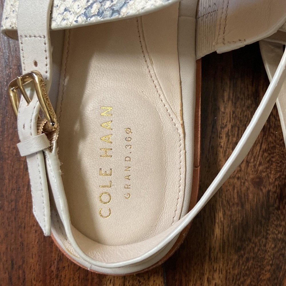Sz 8.5 Women’s Cole Haan Sandals So Comfy! Ivory w/Snakeskin Detail Ankle Strap - Picture 2 of 5